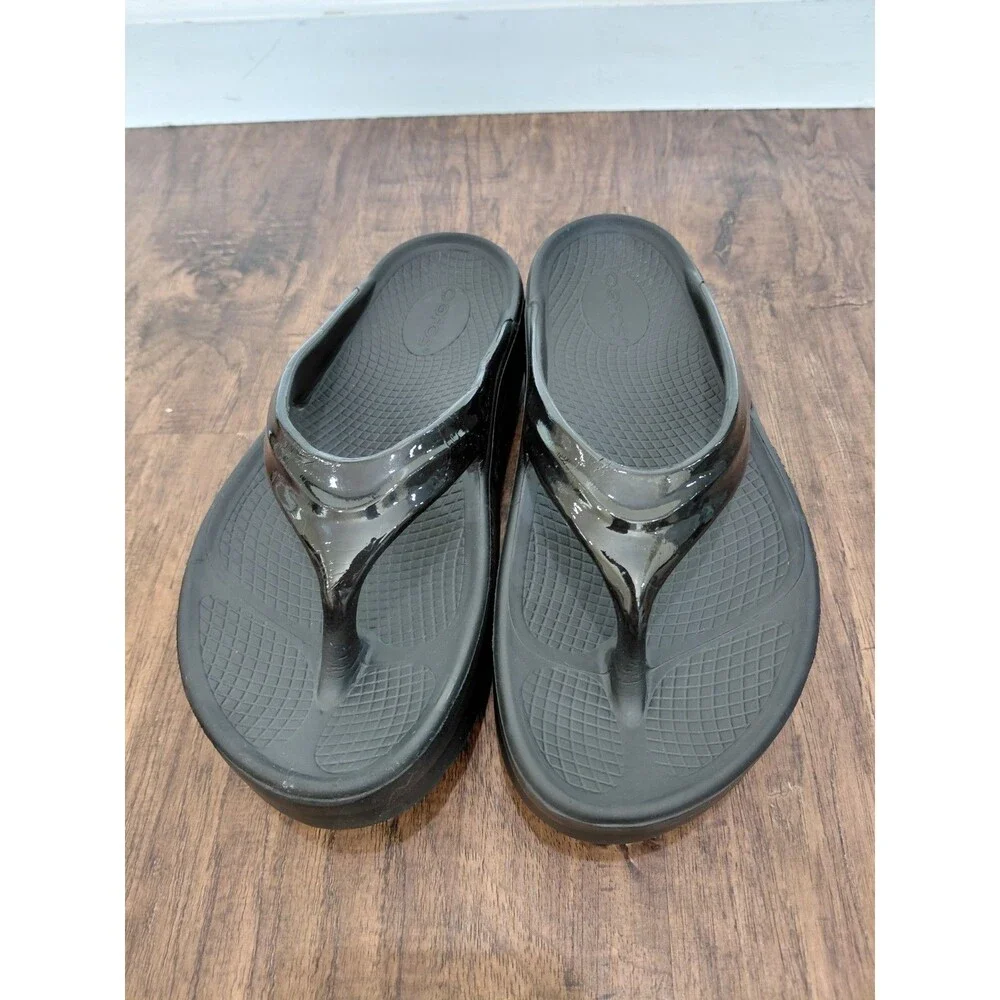 Authentic OOFOS Oomega Thong Women's Size 7 Lightweight Comfort Black